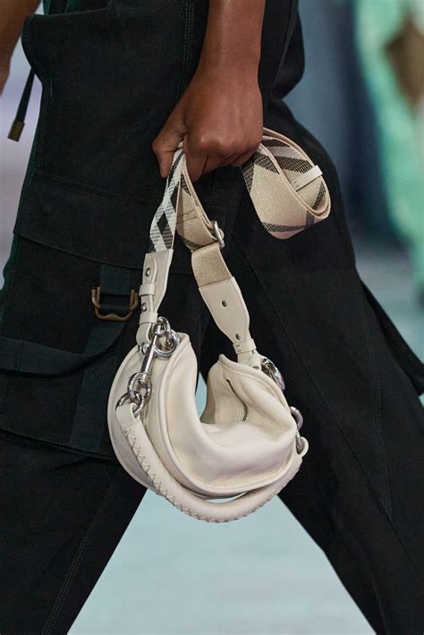 what handbags are in fashion 2025